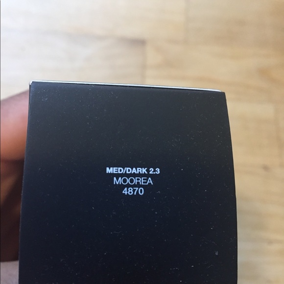 NARS sheer glow foundation in Moorea - Picture 3 of 5